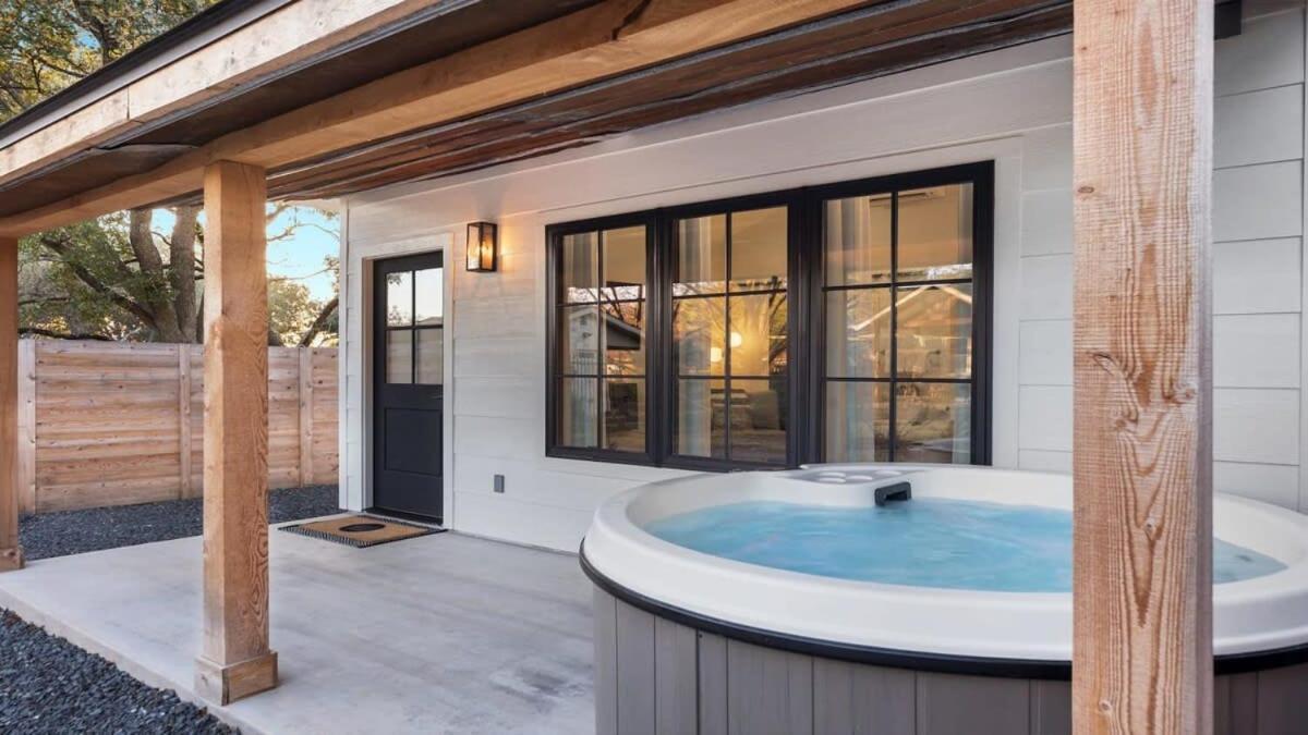 Alley Kat Guesthouse With Private Hot Tub Fredericksburg Dış mekan fotoğraf