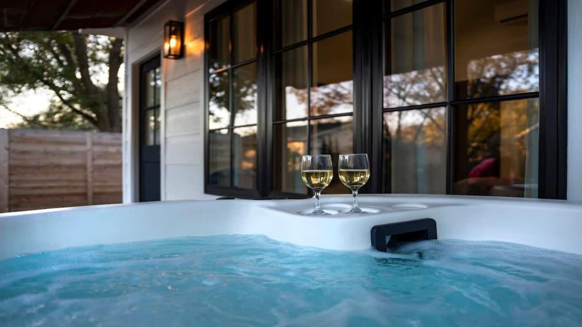 Alley Kat Guesthouse With Private Hot Tub Fredericksburg Dış mekan fotoğraf